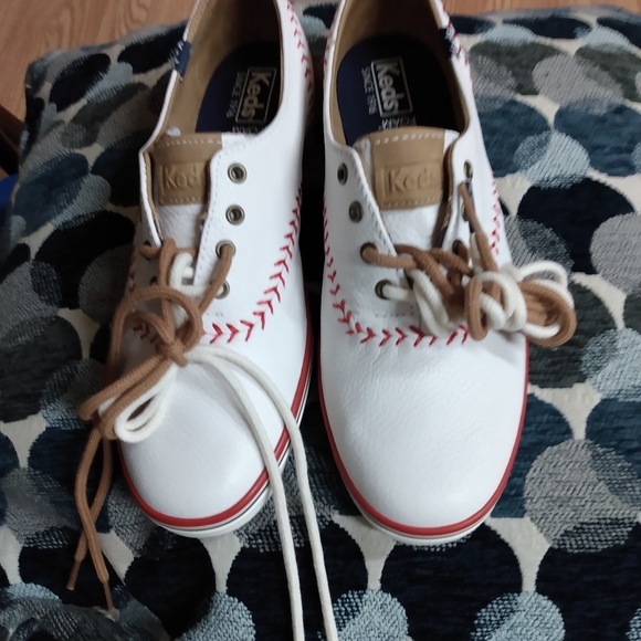 Keds leather shoes ๐๐ never been worn size 7 - Picture 4 of 16